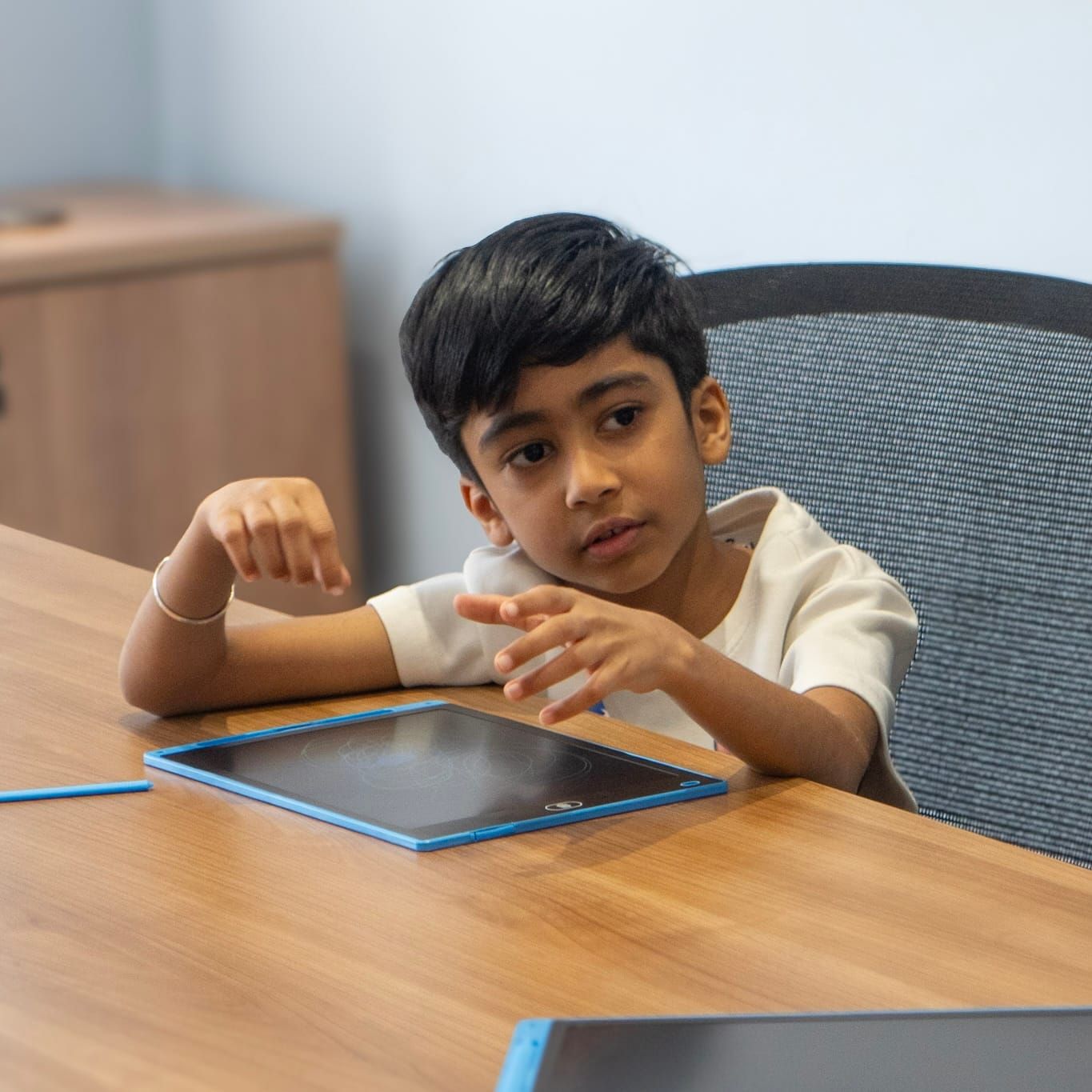 Screen Time vs. Structured Learning: What Parents Should Know